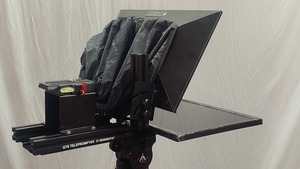 Teleprompter GTS 22 con Doble Monitor de 22 Pulgadas de Alto Brillo y Salida Dual para Presentador y Operador - Product Image 3