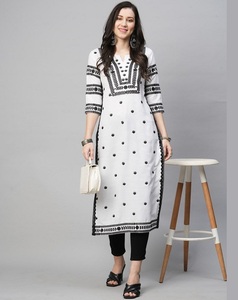 Kurtis Blancos de Algodón con Bordado Negro, Corte Regular, Largo Midi, Ropa Casual Tradicional India y Pakistaní para Mujer, Kurtis Elegantes - Product Image 1