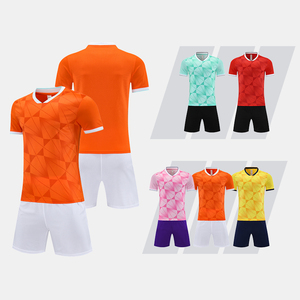 Conjunto de Uniforme de Fútbol Personalizado 100% Poliéster Transpirable para Adultos Unisex, Uniformes de Entrenamiento con Logotipo Impreso - Product Image 3