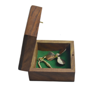 Porte-clés en métal design, laiton massif, emballage en boîte en bois, finition brillante, porte-clés décoratif - Product Image 3