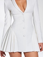 Robe blazer mini plissée sans dos Reyna White, souvent associée aux marques comme Miss Circle Pleated Side Panel Blazer Dress