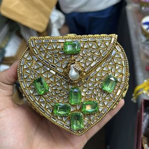 Nouvel arrivage : Pochette de rangement Kundan ornée, sac à main indien en pierre, pochette ethnique en métal doré antique pour mariée, idéal pour les fêtes de mariage - Product Image 4