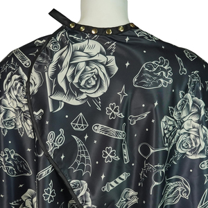 ผ้าคลุมตัดผมโพลีเอสเตอร์พอนจีกันน้ำสำหรับร้านทำผม พร้อมตะขอซิลิโคน รับผลิตตามสั่งพร้อมโลโก้ขายส่ง - Product Image 3