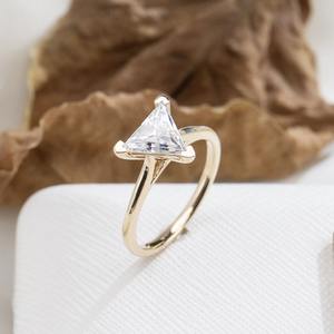 Anillo de Diamantes con Corte de Diseño Nuevo en Oro Sólido de 18K/14K con Piedra Central, Joyería de Moda para Uso Diario y Ocasiones Especiales, de la India - Product Image 3
