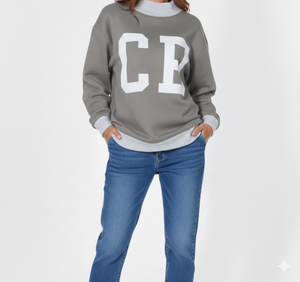 เสื้อสเวตเชิ้ตคอเต่าสีแดงสำหรับผู้หญิง พิมพ์ลายตัวอักษร CP สีขาว ทรงลำลอง ผ้าถักขนนุ่ม มีตัวเลือกสีตามสั่ง คอเต่า - Product Image 3