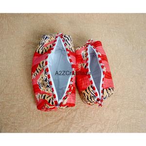 กระเป๋าจัดระเบียบเครื่องสำอางทำมือ พิมพ์ลาย ผ้าฝ้ายแท้ 100% หูหิ้วนุ่ม ซิป 3 ช่อง ปิดได้แน่น ทนทาน เป็นมิตรกับสิ่งแวดล้อม ใช้งานได้หลากหลาย - Product Image 6