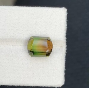 Pierre précieuse tourmaline bicolore naturelle, 7,21 carats, 11,5x9 mm, teinte vert-rouge et brun pour la création de bijoux - Product Image 1