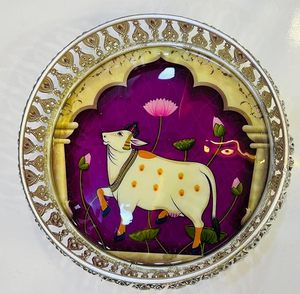 Élégant plateau en fer forgé Pichwai pour servir, offrir en cadeau, décorer, pour les festivals et les paniers-cadeaux - Product Image 3