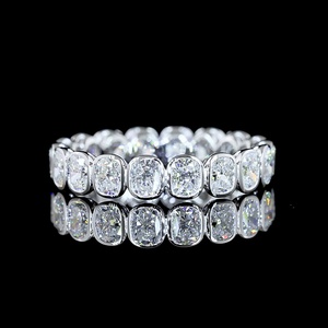 Anillo de Eternidad Completo con Diamante Cultivado en Laboratorio de 2 Quilates, Corte Cojín, Certificado por IGI, con Engaste de Bisel, Oro Blanco de 18K, Joyería Fina para Boda - Product Image 1