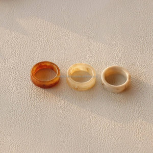 2025 nouveauté à la mode Transparent résine bague de fiançailles bande colorée à la mode accessoires Style classique bijoux - Product Image 1