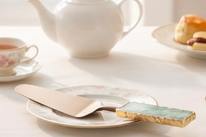 Designer Resin Handle Cake Server Elegant Stainless Steel Cake Lifter For Wedding Birthday Party And Kitchen Serving - Product Image 6