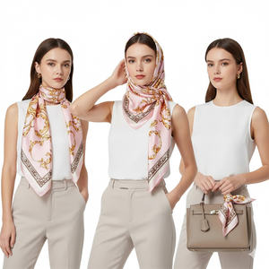 Écharpe en satin de soie rose à imprimé chaîne dorée baroque pour femme, élégant hijab, grand châle carré de 90 cm, foulard de luxe, accessoire de mode - Product Image 1