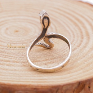 Anillo Envolvente de Plata de Ley 925 Sólida con Textura de Serpiente y Acento de Nácar Negro, Joyería Fina al por Mayor, Memoria Jewels - Product Image 5