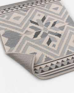 Alfombra Geométrica de Lana Gris Marfil con Motivo de Diamantes Nórdicos y Borde Tribal, Antideslizante, Ecológica, Hecha a Mano para Sala de Estar y Dormitorio - Product Image 6