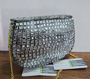 Bolso de mano de noche nupcial con mosaico, adornos de espejo, cristal, metal y pedrería Kundan, bandolera dorada para mujer - Product Image 5