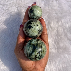 Esfera de Esmeralda Natural, Bola de Cristal Pulida, Piedra Curativa Verde para Reiki, Meditación, Decoración Energética, Venta al por Mayor, Chakralume - Product Image 6