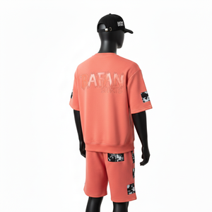 Conjunto de sudadera y pantalones cortos de felpa premium, tacto suave de algodón, color coral, logotipo en relieve, panel con parche, conjunto de sudadera y pantalones cortos para hombre - Product Image 4