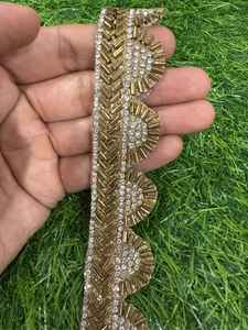 Encaje Cutdana de alta calidad, ideal para prendas de boda, bordes de blusas y prendas étnicas. - Product Image 4