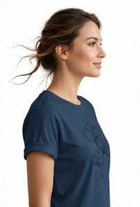 เสื้อยืดผู้หญิงฤดูร้อน สีกรมท่า ผ้าโพลีเอสเตอร์นุ่ม สวมใส่สบาย แขนสั้น ระบายอากาศได้ดี คุณภาพสูง ปรับแต่งได้ คอกลม น้ำหนักเบา เหมือนผ้าไหม - Product Image 3