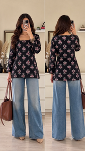 Tunique élégante noire à coupe ample pour le printemps avec motifs floraux roses et blancs et col carré flatteur - Product Image 2