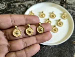 จี้ทองเหลืองทำมือแบบโบราณสั่งทำพิเศษและจี้ทองเหลืองสำหรับนักออกแบบเครื่องประดับเพื่อขายต่อ - Product Image 5