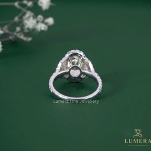 Bague de fiançailles en or blanc avec diamant jaune fantaisie ovale de laboratoire, diamants latéraux taille Cadillac, certifiée IGI, luxe nuptial - Product Image 5
