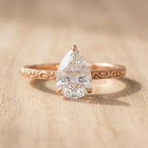 Bague solitaire vintage en or massif 10k 14k 18k avec diamant de laboratoire taille poire brillant 1 carat couleur E clarté VVS pour femme - Product Image 2