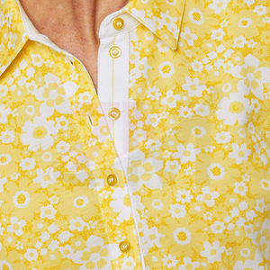 Nouveautés : Polo à fleurs à manches courtes, jaune et blanc imprimé, 100 % polyester, vêtement décontracté, tissu respirant tissé - Product Image 4