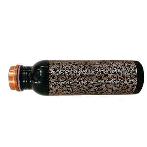 Bouteille d'eau design en cuivre d'aspect antique avec protection anti-fuite avancée, bienfaits pour la santé ayurvédique et le yoga - Product Image 6