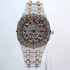 Reloj de Lujo Unisex con Incrustaciones de Diamantes, Dorado, Movimiento de Cuarzo Analógico, Caja Cuadrada de 46 mm, Manecillas Luminosas, Cierre Plegable, Alarma de Buceo - Product Image 2