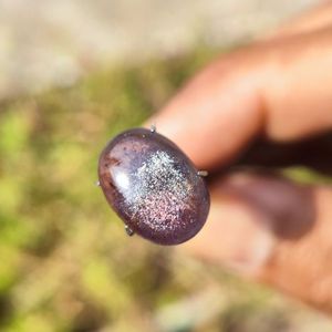 Cabochon de pierre précieuse naturelle Iolite Pierre de soleil taille ovale avec iridescence pour la fabrication de bijoux DIY - Product Image 1