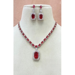 Parure Chic de Qualité Supérieure en Laiton Plaqué Argent avec Zircon et Pierres pour Femme – Idéale pour Fiançailles, Mariage et Soirées – Tendance - Product Image 1