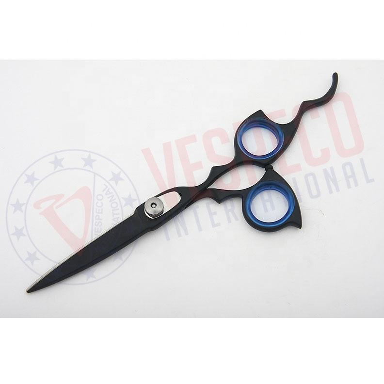 Revêtement en poudre noire.