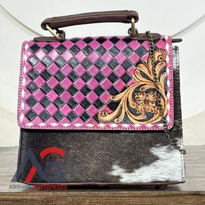 Sac bandoulière en cuir de vache véritable fait main par des designers 2026 avec motif floral et à carreaux gravé, sac messager, vente en gros, OEM, personnalisé - Product Image 1