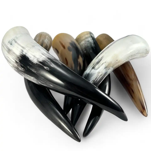 Corne à boire viking sur mesure avec support en cuir de haute qualité et motif animalier élégant, technique de polissage - Product Image 1