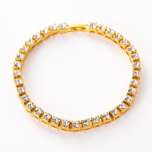 Bracelet en moissanite haute brillance pour femmes, bijou luxueux et étincelant, disponible à la vente - Product Image 4