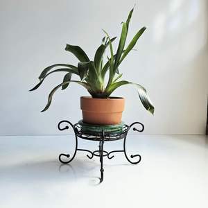 Support de pot de fleurs en fer industriel alliant esthétique métallique brut et support pratique pour plantes d'intérieur et d'extérieur - Product Image 4