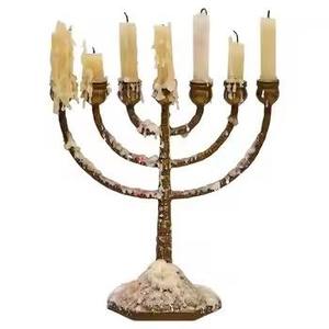Ménorah à 7 branches en laiton massif antique, sculptée à la main, motif Fleur Audacieuse |   Décoration de mariage à domicile au design vintage de temple - Product Image 1