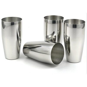 Vaso de Agua de Acero Inoxidable con Diseño de Revestimiento y Acabado Pulido Brillante, Artículo de Cocina para Uso Diario - Product Image 1