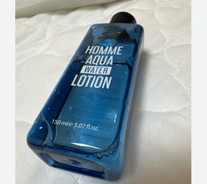 Infusionado con mentol. Esta loción acuosa 6 en 1 calma instantáneamente las irritaciones por afeitado, reafirma e ilumina tu piel. - Product Image 2