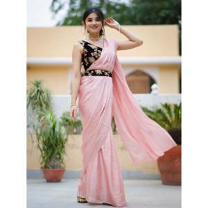 Sari indien en organza fait main avec embellissements pêche, imprimé floral scintillant, silhouette droite, design élégant, pour femme, toutes saisons - Product Image 1