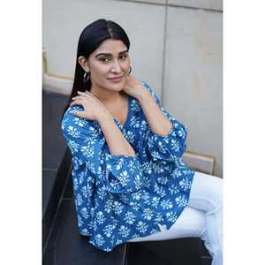 Colección de Blusas y Camisas Elegantes Tulip Tales para Mujer en Azul Rey - Product Image 2