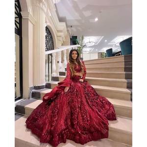 Lehenga Choli rouge tendance pour les fêtes avec de magnifiques broderies pour les robes de bal, taille 2XL, création Heera - Product Image 1