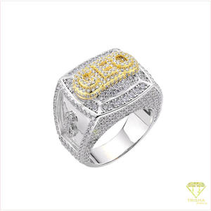 Anillo de Plata 925 de Primera Calidad con Diamante Cultivado en Laboratorio para Hombre, con Cara Rectangular Audaz y Detalles Brillantes - Product Image 5