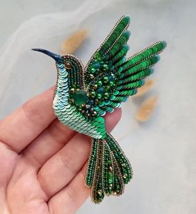 Elegante Broche Bordado a Mano para Blazers, Chales, Bolsos y Sombreros - Product Image 1
