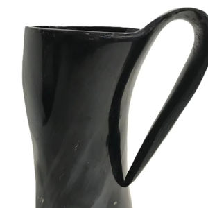 Chope à bière artisanale en corne écologique avec motif gravé pour usage domestique - Product Image 1