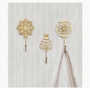 Crochets muraux en laiton vintage faits à la main de luxe, design bohème floral libellule, pour le rangement des vêtements derrière les portes ou sur les murs - Product Image 1