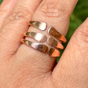 Anillo Magnético de Cobre Unisex, Joyería Tradicional Ayurvédica, Bordes Abiertos con Motivo Martillado - Product Image 4