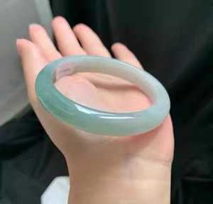 กำไลข้อมือเรซิ่นสีน้ำเงินทรงกลม งานฝีมือทำด้วยมือ - Product Image 2