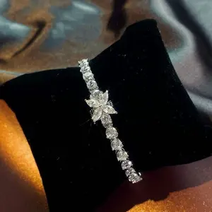 Pulsera de tenis infantil de moissanita de 8.00 ct con corte de corazón, chapada en plata de ley, con diamantes Tishya, regalo clásico de compromiso - Product Image 4